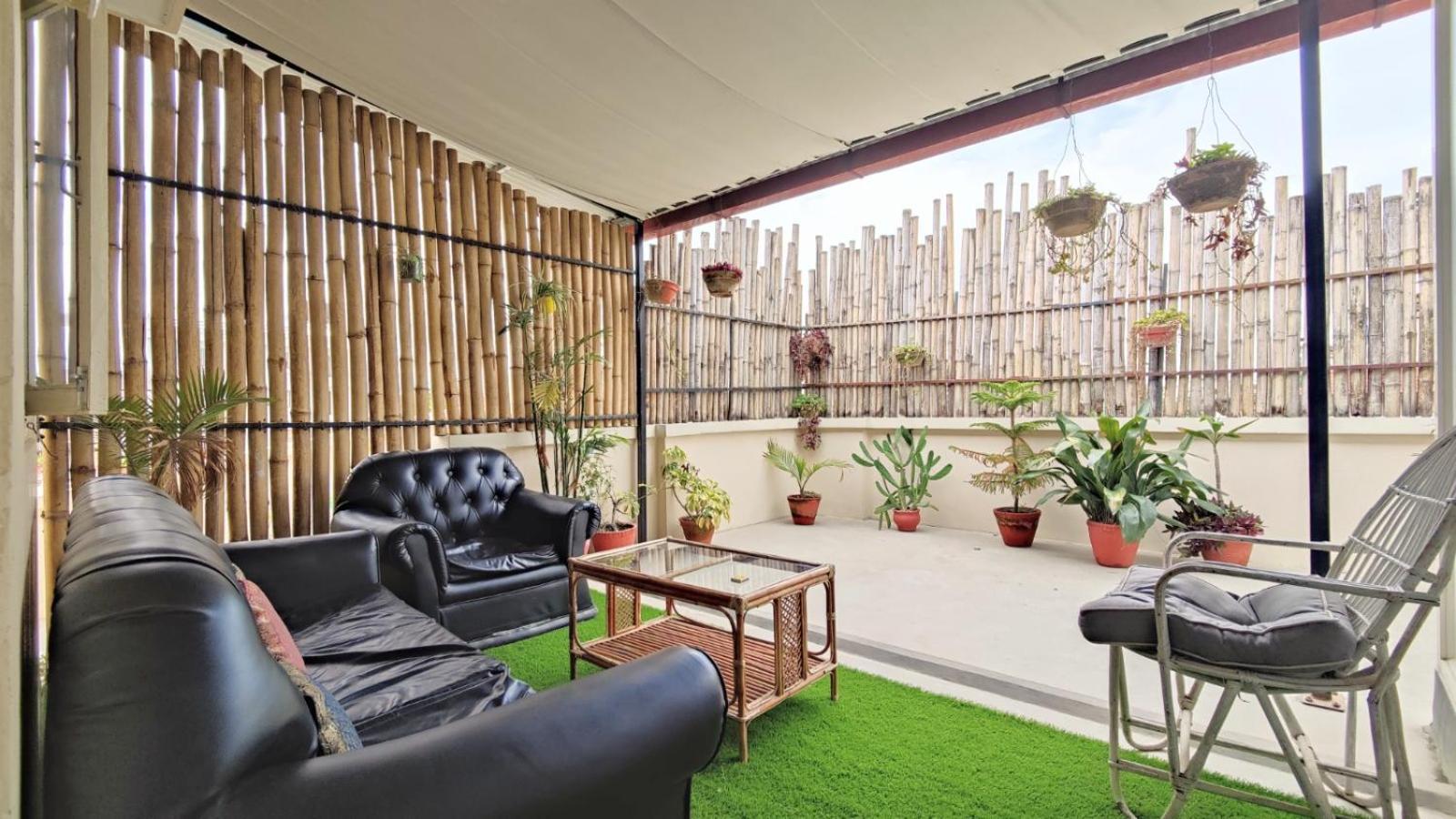 Nextdoor Patan Hostel Bagian luar foto